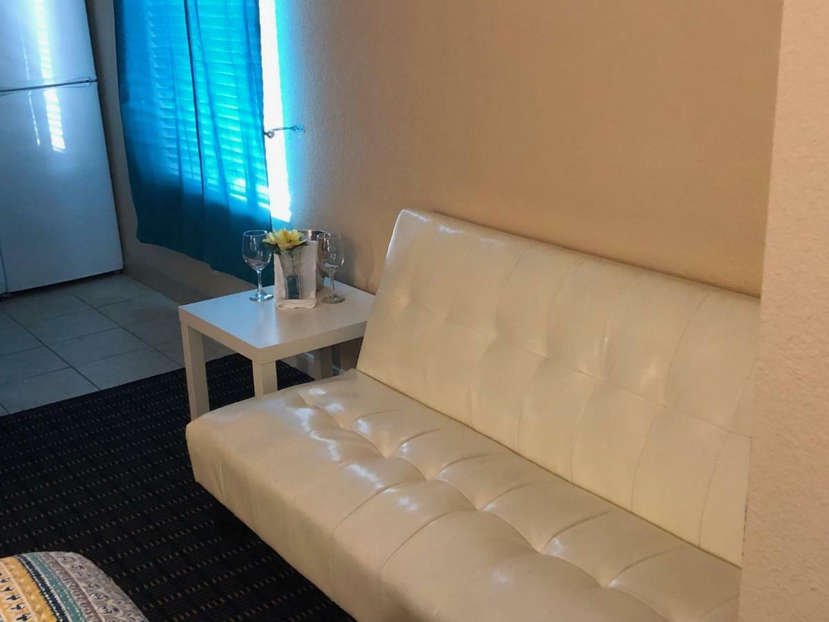 Athens Hotel & Suites Houston Exteriör bild